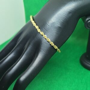 Elegant Gold Women's Bracelet